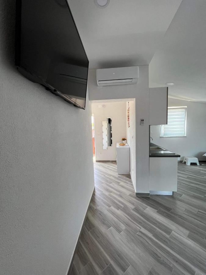 Apartment ˝Soleil˝ Vir Exterior photo