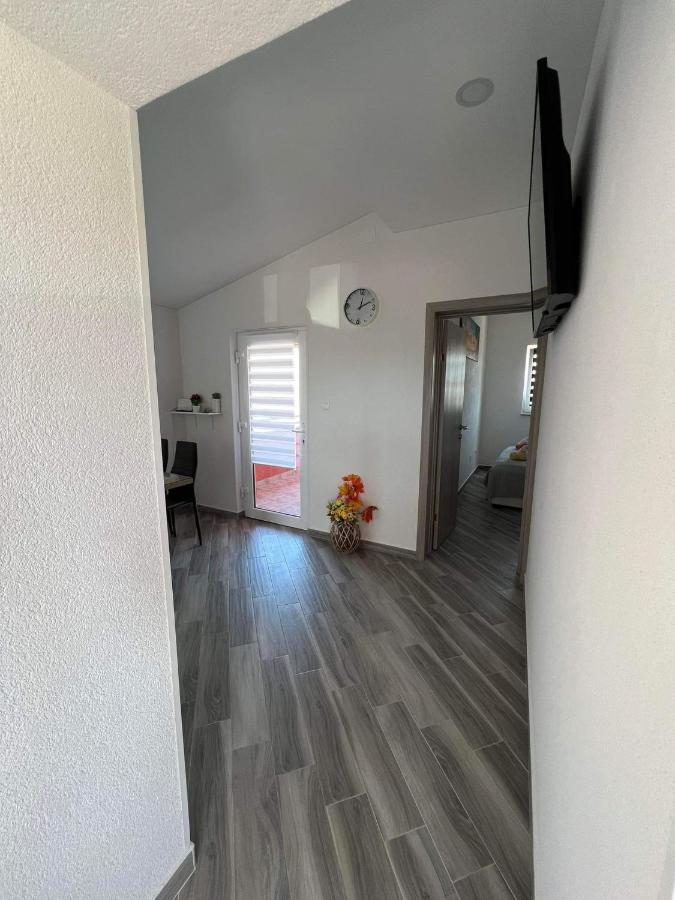 Apartment ˝Soleil˝ Vir Exterior photo