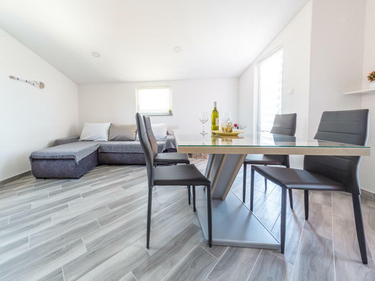 Apartment ˝Soleil˝ Vir Exterior photo