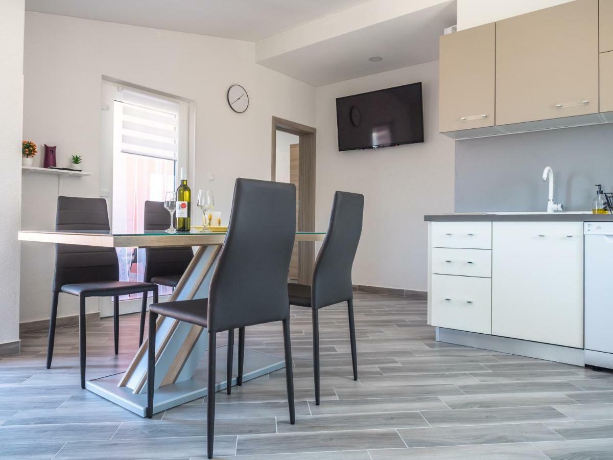 Apartment ˝Soleil˝ Vir Exterior photo